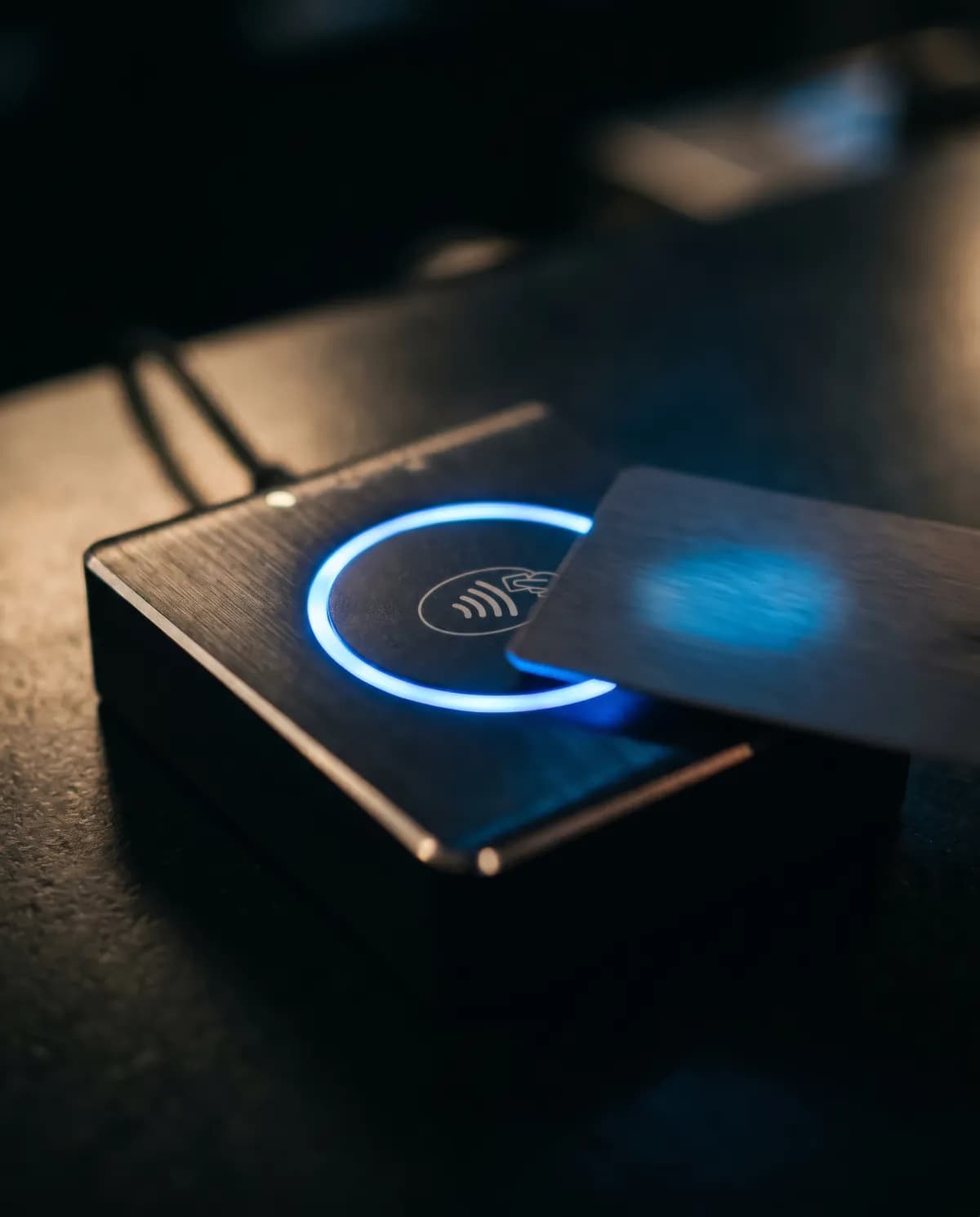 Encaisser en un clic — Paiement Apple Pay, Google Pay, carte bancaire et virement SEPA. Le panier d'un client qui revient est sauvegardé pendant 30 jours. Facture envoyée automatiquement par email. 0 % de commission Capturit — vous payez uniquement les frais Stripe (1,4 % + 0,25 € en Europe).