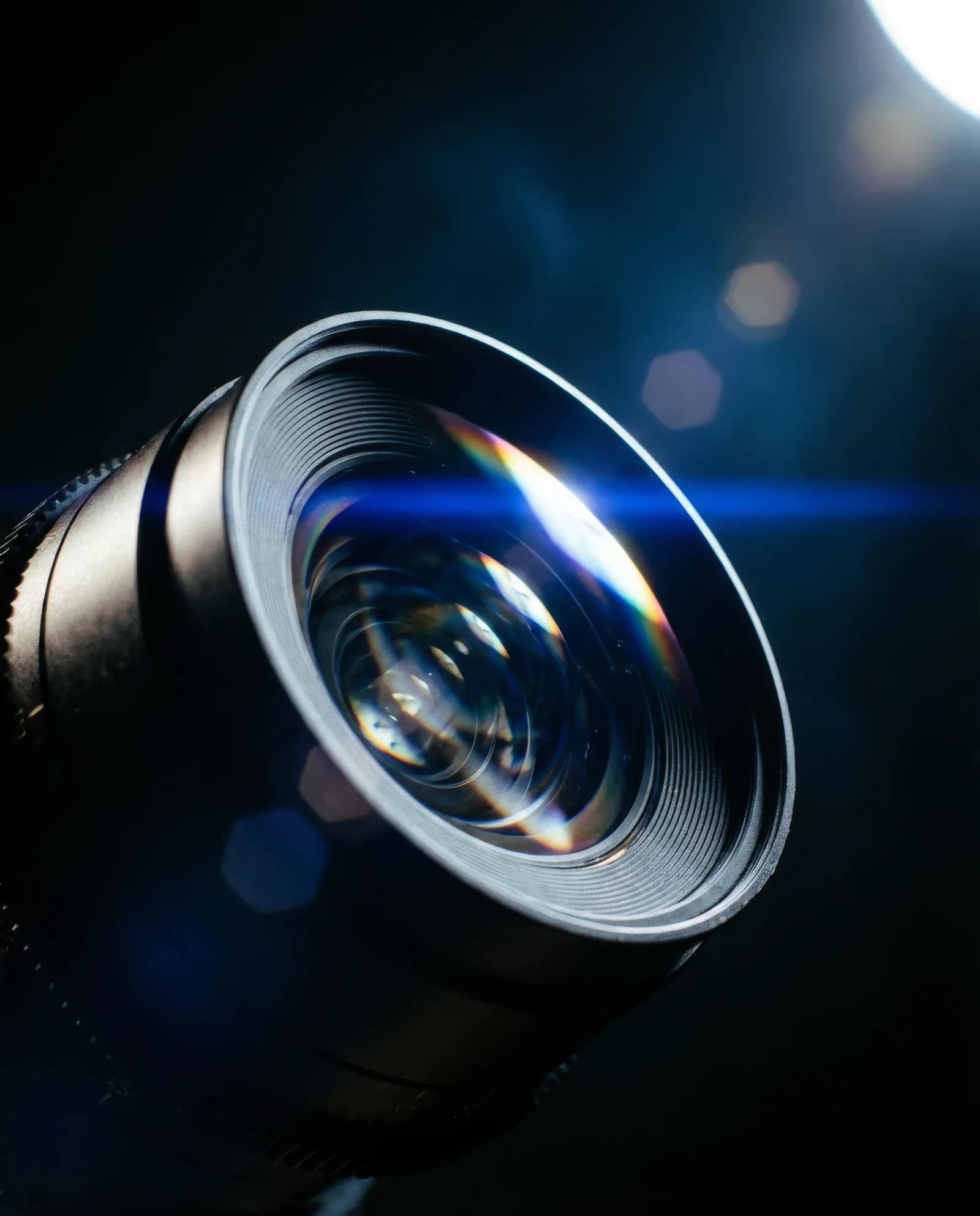 Photo, vidéo, drone certifié — Photographes et vidéastes en interne, pilote drone certifié DGAC, post-production faite à Toulouse. Même qualité à Toulouse, à Bordeaux ou à Lille — on se déplace, on ne sous-traite pas.