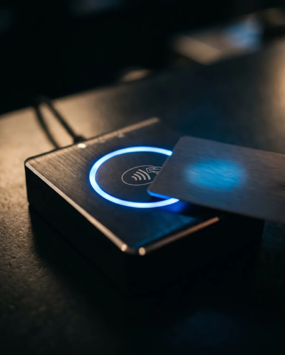 Encaisser en un clic — Paiement par Apple Pay, Google Pay, carte bancaire et virement SEPA selon votre configuration. Facture envoyée automatiquement par email. Capturit ne prélève aucune commission sur vos ventes ; les frais Stripe restent séparés.