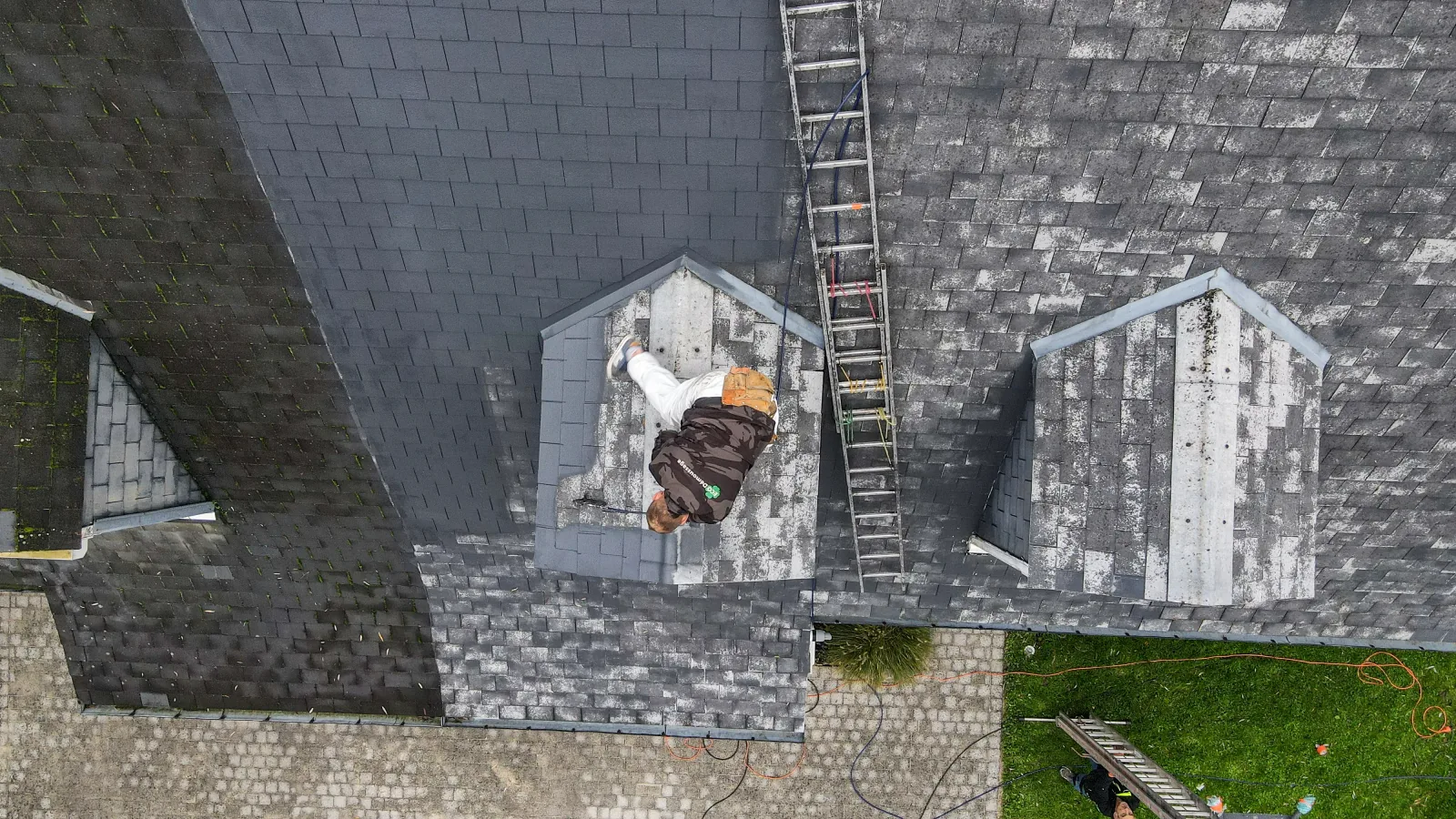 Chantiers et industrie — Suivi de chantier, vues d'avancement et documentation aérienne. Les missions récurrentes peuvent être planifiées au mois ou au trimestre.